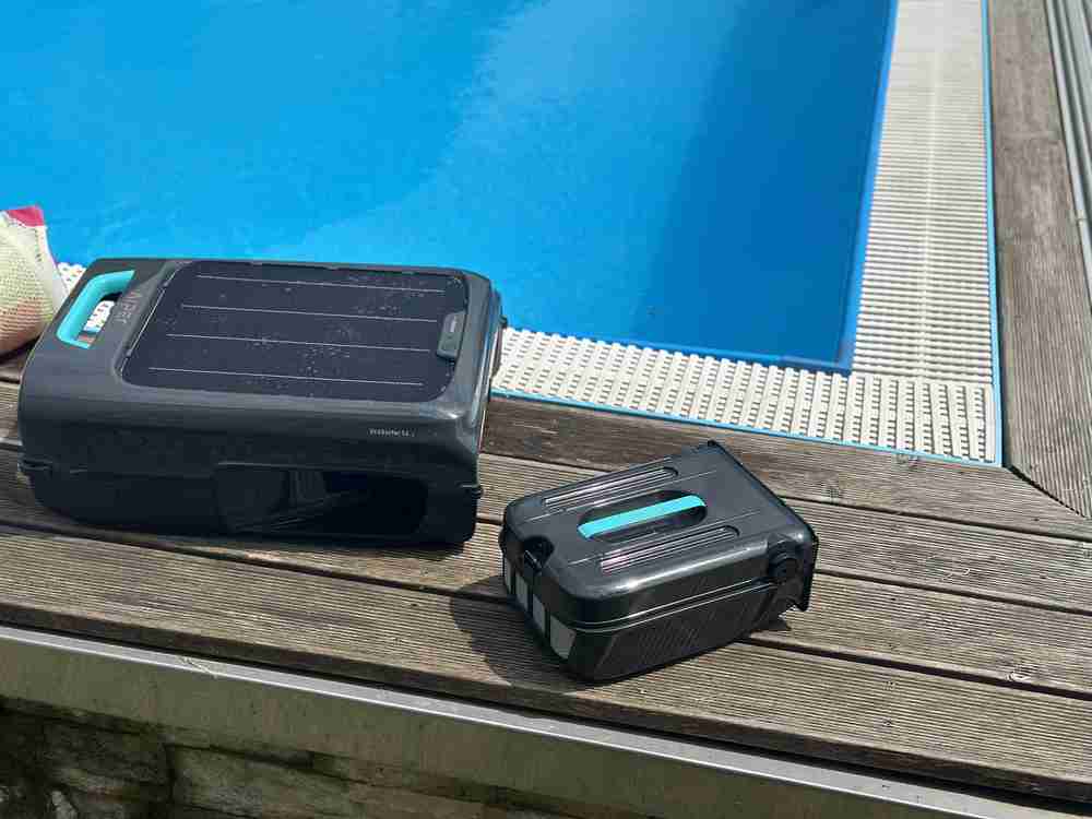 Scuba V3 & EcoSurfer S2 im Praxistest: Aiper's Experts Duo ecosurfer s2 scuba v3 duo poolterrasse sonne