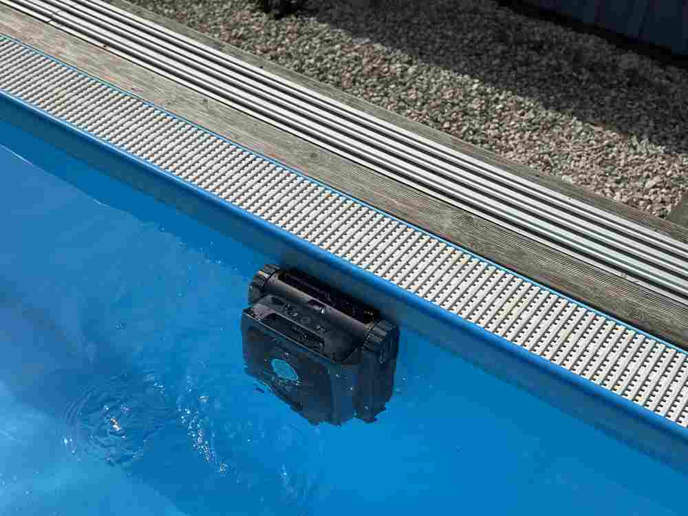 Scuba V3 & EcoSurfer S2 im Praxistest: Aiper's Experts Duo ecosurfer s2 solar skimmer poolrand betrieb