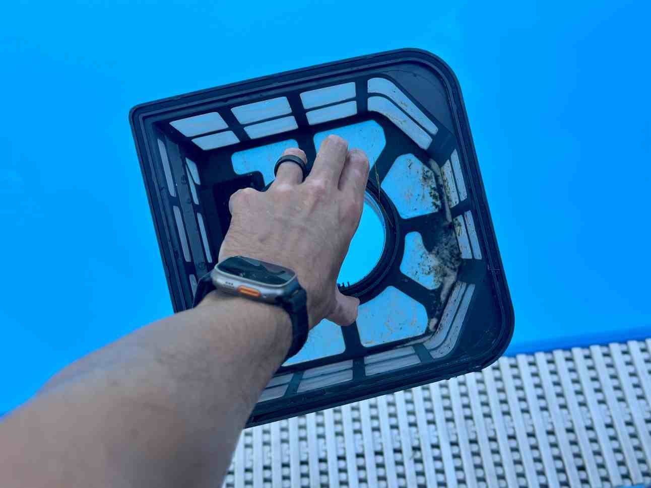 poolroboter filter innenansicht schmutz