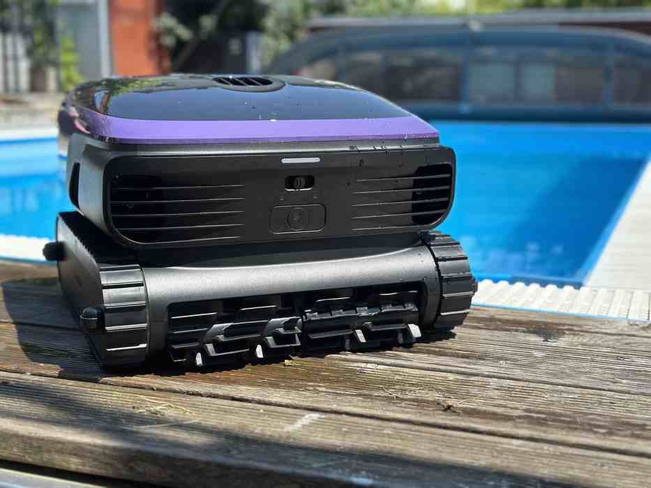 poolroboter sora seitenansicht ketten