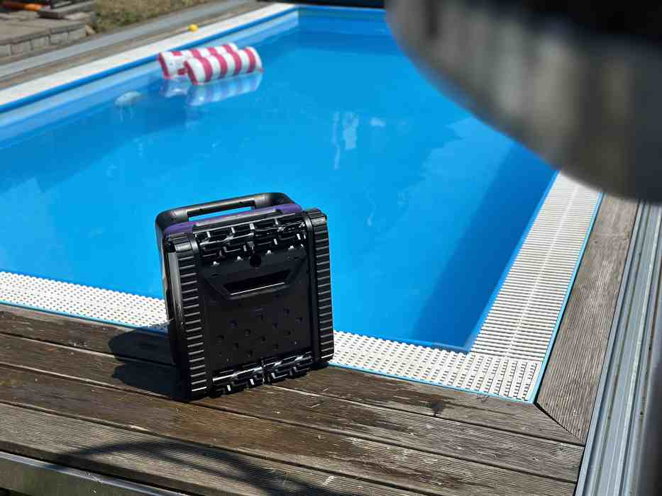 poolroboter unterseite poolrand