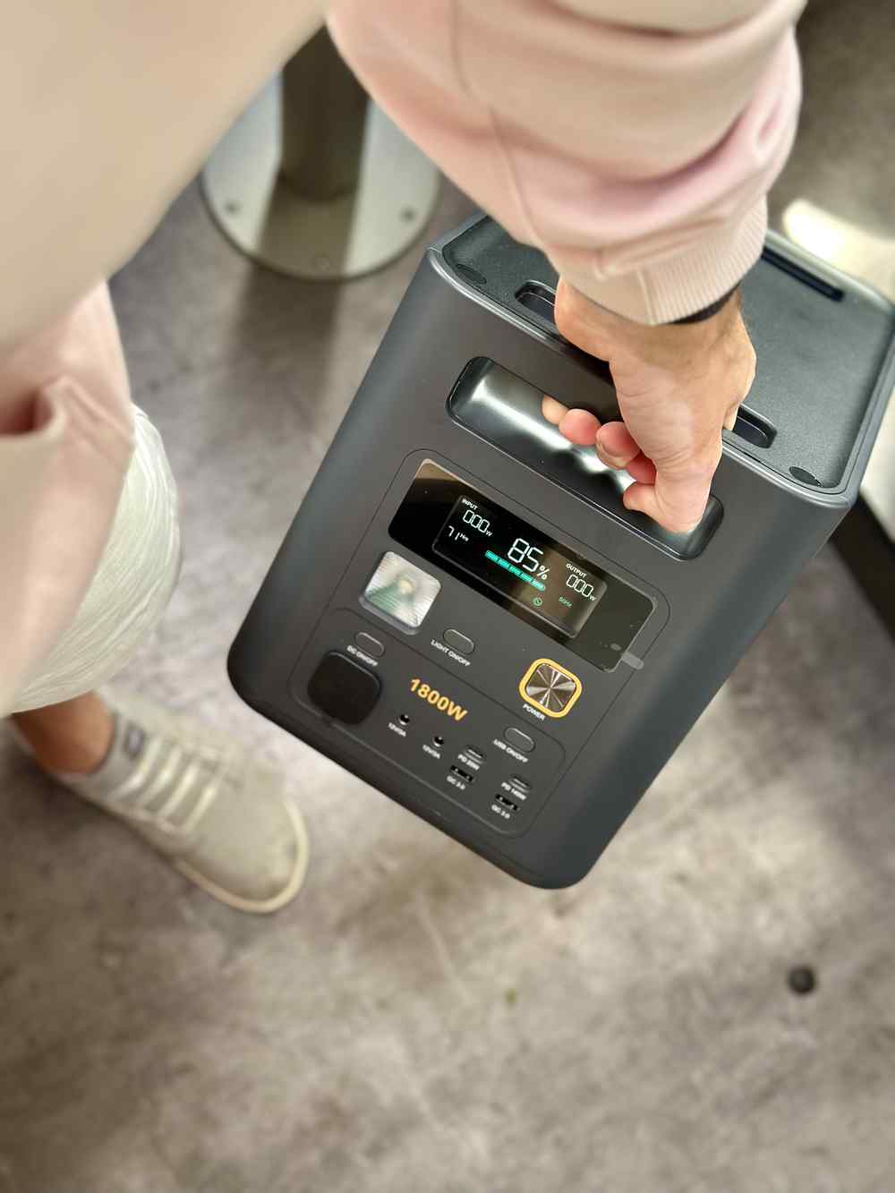 AFERIY P180 Pro Test: Powerstation für Camping & Alltag tragbare powerstation griff transport kompakt