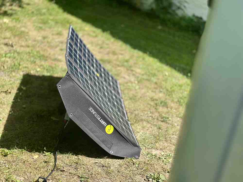 WATTSTUNDE SOLA Ease 200 Wp SunFolder im Test | Erfahrung sola ease sunfolder klett standfuesse oeffnen