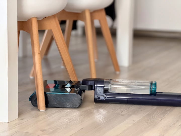 Dyson Clean+Wash Hygiene Test: Mein Bericht zum Nassreiniger Dyson Nassreiniger unter Moebeln