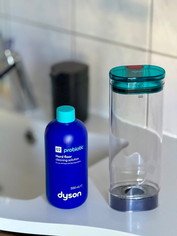 Dyson Clean+Wash Hygiene Test: Mein Bericht zum Nassreiniger Wassertank mit Reinigungsmittel